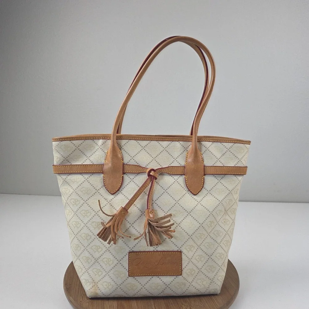 Dooney & Bourke Tote Bag Womens Medium Beige Leather Tassel Shoulder Purse